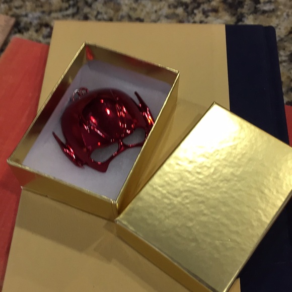 The Flash Red Mask Keychain/New - Picture 5 of 6